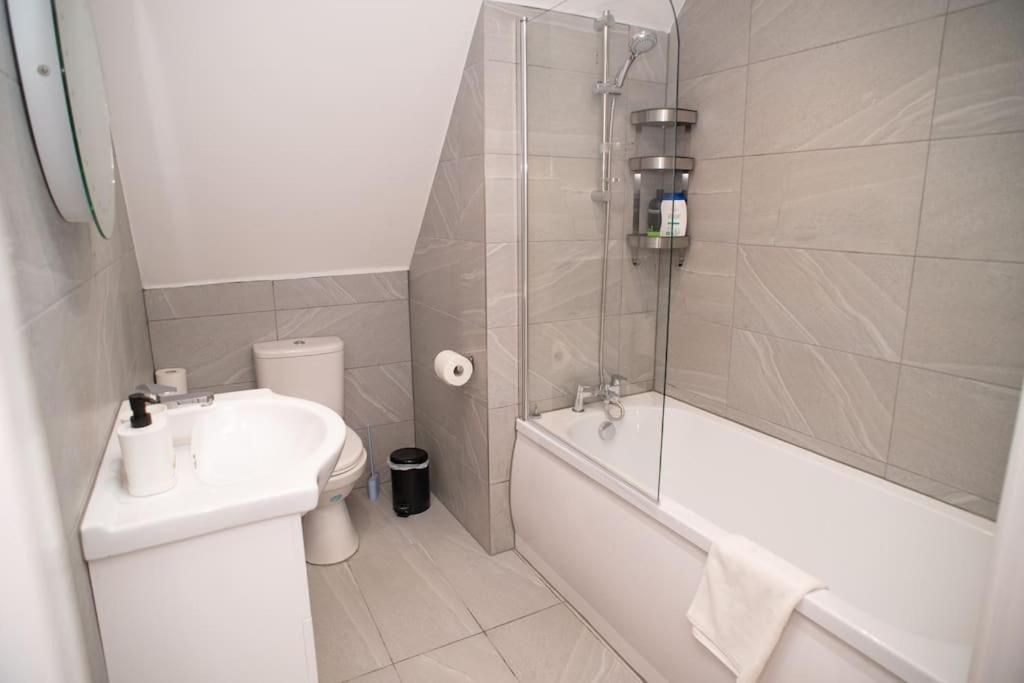 Rosey Lodge -1Bedroom Cousy Flat - Parking, Netflix, Wifi - Close To Blenheim Palace & Oxford - F5 كيدلينغتون المظهر الخارجي الصورة