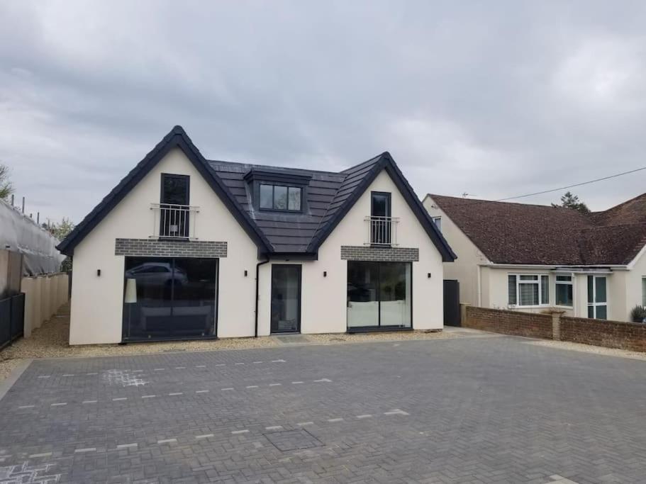 Rosey Lodge -1Bedroom Cousy Flat - Parking, Netflix, Wifi - Close To Blenheim Palace & Oxford - F5 كيدلينغتون المظهر الخارجي الصورة