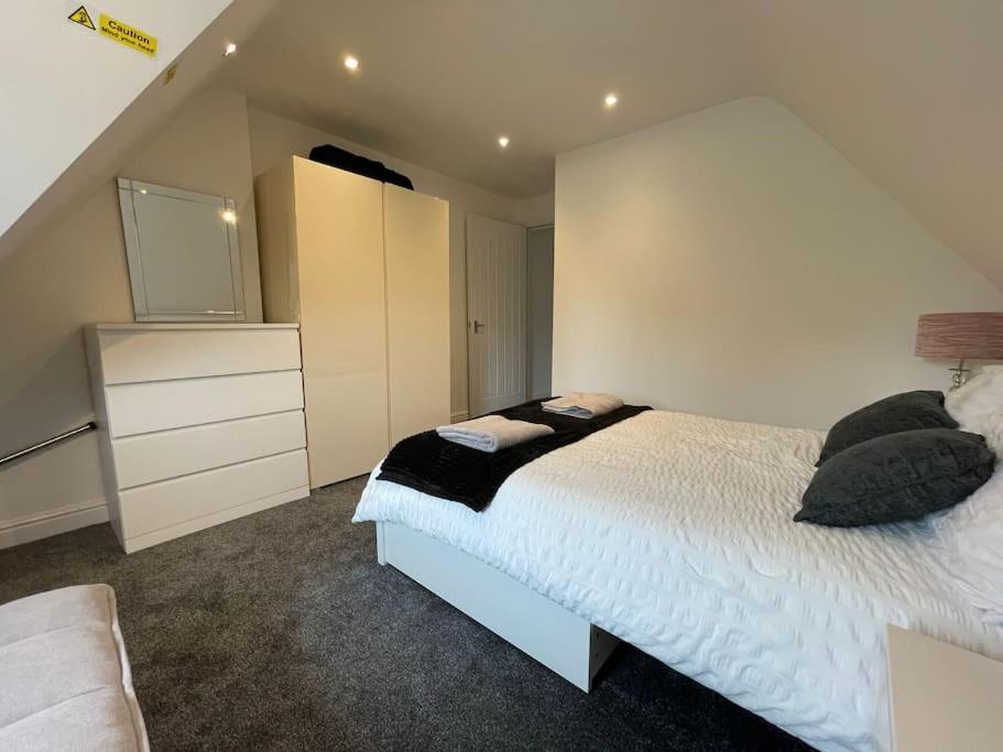 Rosey Lodge -1Bedroom Cousy Flat - Parking, Netflix, Wifi - Close To Blenheim Palace & Oxford - F5 كيدلينغتون المظهر الخارجي الصورة