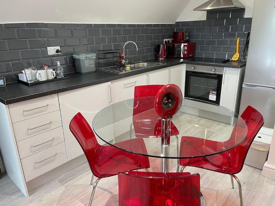 Rosey Lodge -1Bedroom Cousy Flat - Parking, Netflix, Wifi - Close To Blenheim Palace & Oxford - F5 كيدلينغتون المظهر الخارجي الصورة