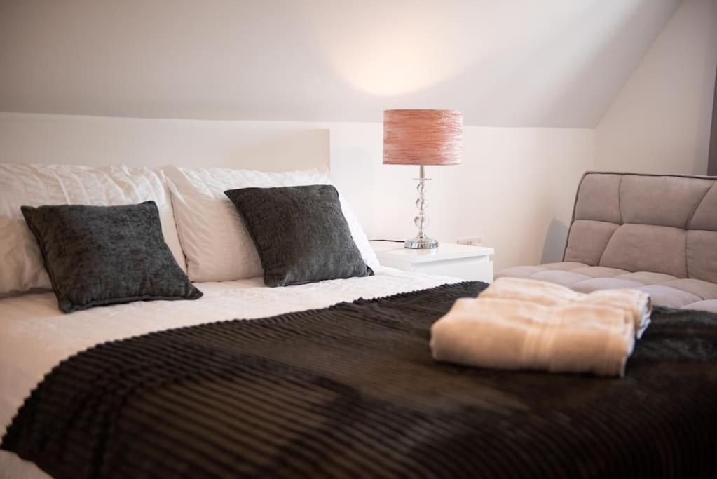 Rosey Lodge -1Bedroom Cousy Flat - Parking, Netflix, Wifi - Close To Blenheim Palace & Oxford - F5 كيدلينغتون المظهر الخارجي الصورة
