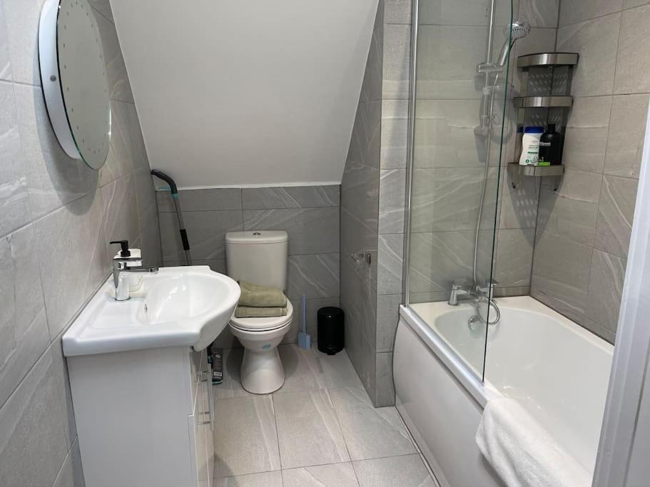 Rosey Lodge -1Bedroom Cousy Flat - Parking, Netflix, Wifi - Close To Blenheim Palace & Oxford - F5 كيدلينغتون المظهر الخارجي الصورة
