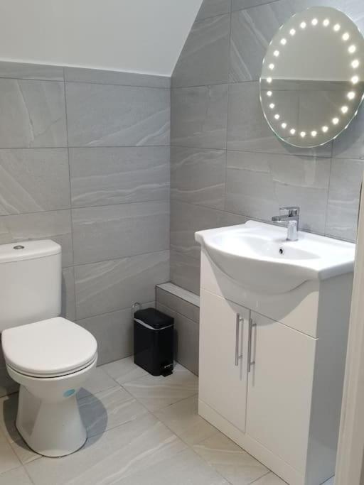 Rosey Lodge -1Bedroom Cousy Flat - Parking, Netflix, Wifi - Close To Blenheim Palace & Oxford - F5 كيدلينغتون المظهر الخارجي الصورة