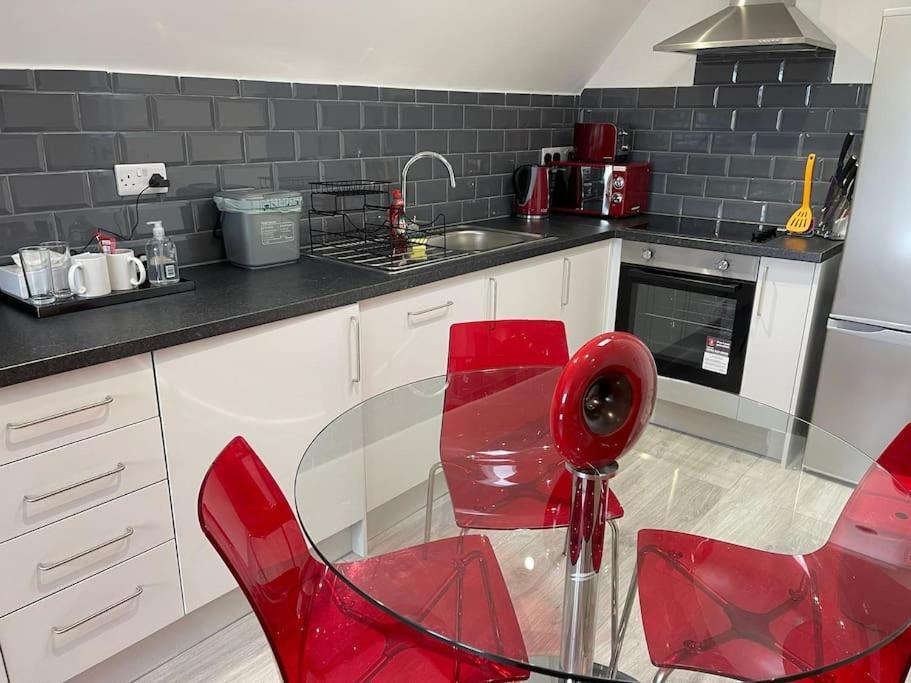 Rosey Lodge -1Bedroom Cousy Flat - Parking, Netflix, Wifi - Close To Blenheim Palace & Oxford - F5 كيدلينغتون المظهر الخارجي الصورة
