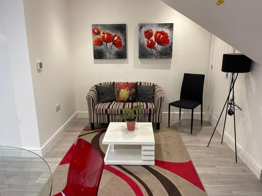Rosey Lodge -1Bedroom Cousy Flat - Parking, Netflix, Wifi - Close To Blenheim Palace & Oxford - F5 كيدلينغتون المظهر الخارجي الصورة